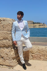 Abito taglio smoking celeste e bianco damascato